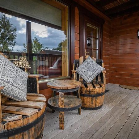 Red Squirrel Log Cabin With Hot Tub Кит Экстерьер фото