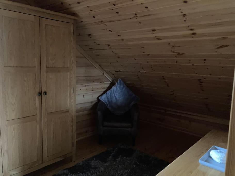 Red Squirrel Log Cabin With Hot Tub Кит Экстерьер фото
