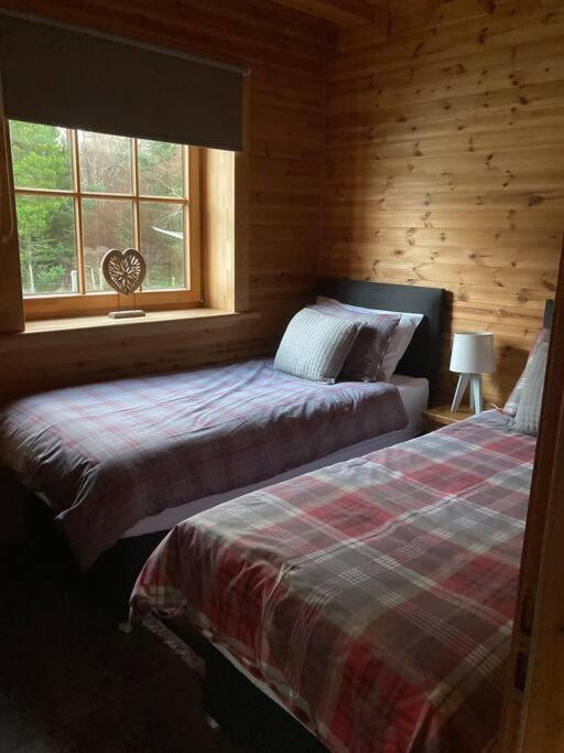 Red Squirrel Log Cabin With Hot Tub Кит Экстерьер фото