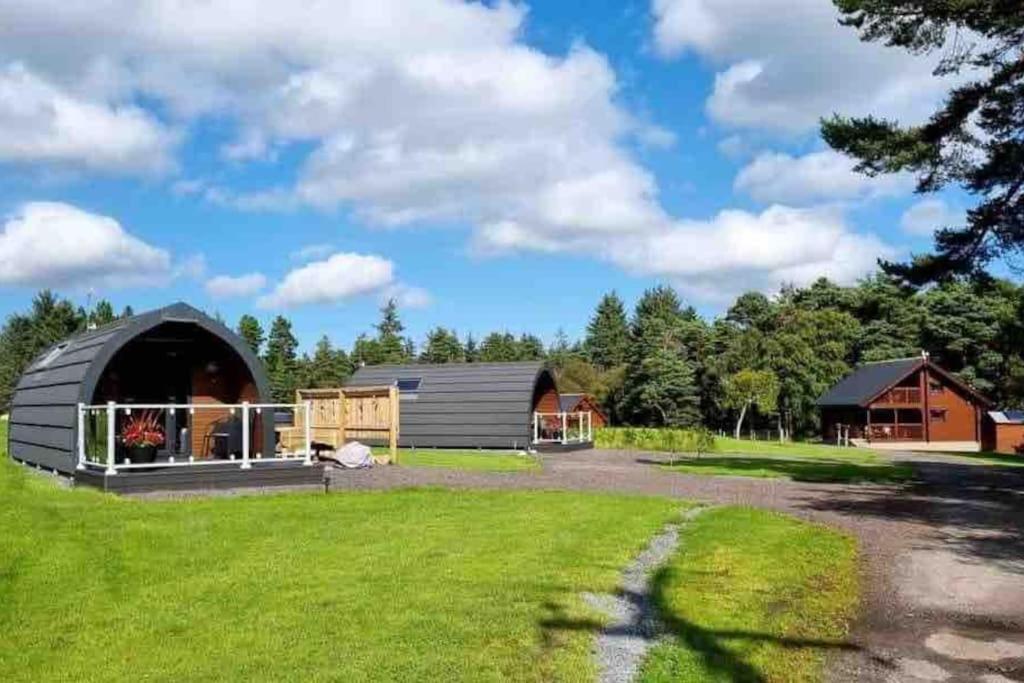 Red Squirrel Log Cabin With Hot Tub Кит Экстерьер фото
